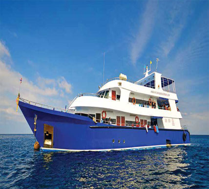 Richelieu Rock dive boat